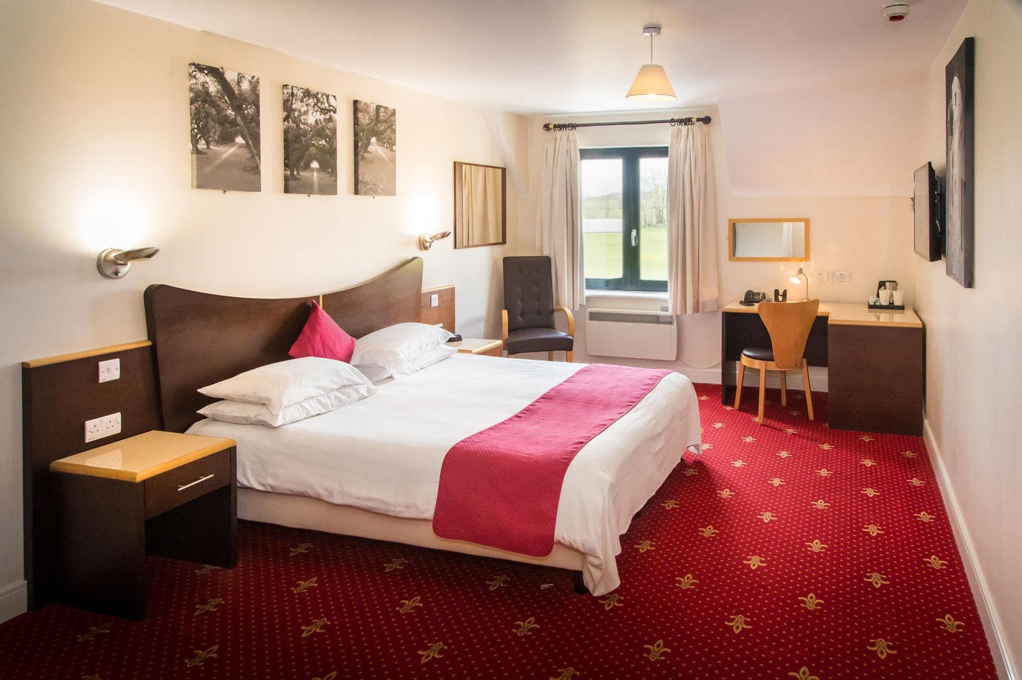 The Sharnbrook Hotel المظهر الخارجي الصورة